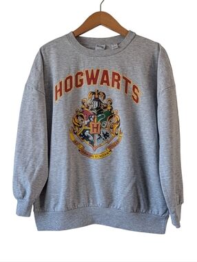 S • Harry Potter • Gray Hogwarts Crewneck Sweatshirt - Hogwarts Crest Graphic